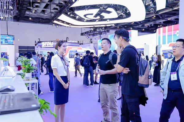 展会现场观众